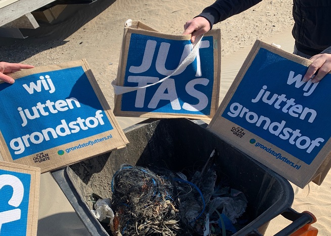 Keep the dutch beach clean with grondstofjutters